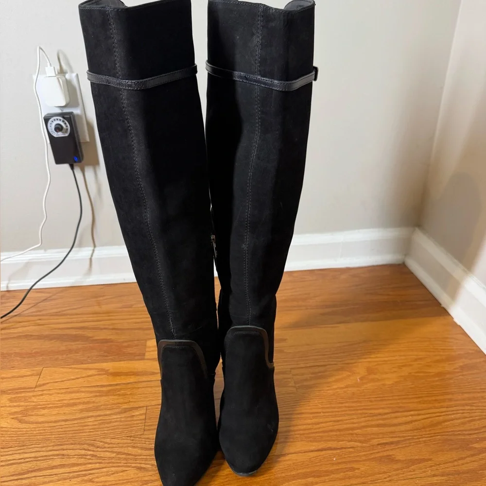 Elegant Black Knee-High Women's Boots - Picture 3 of 11
